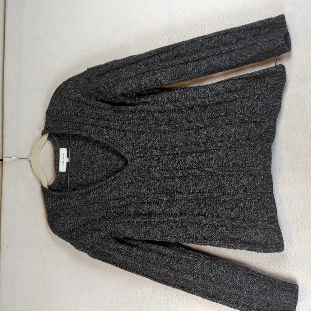 John + Jenn Women's Gray‎ Knit V Neck Casual Sweater Size XS